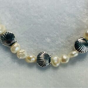 Pearl Bracelet. 8 inches.